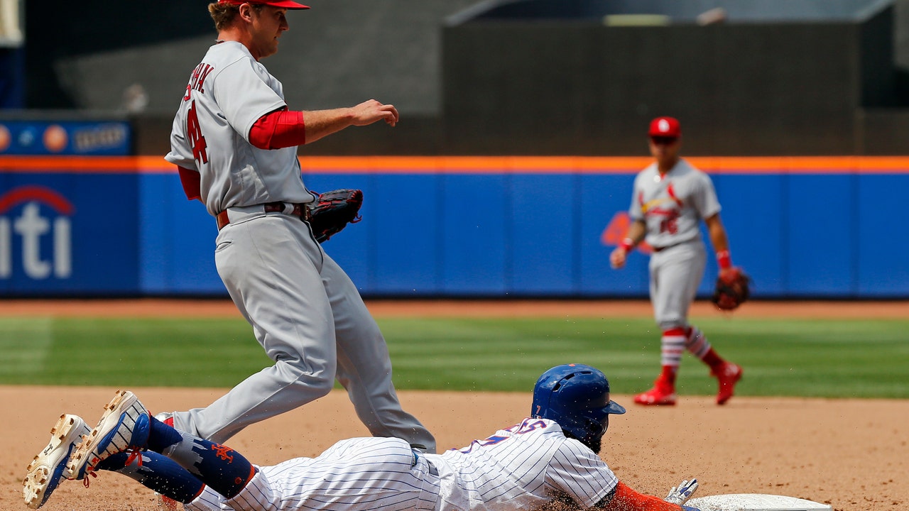 Rosenthal is late covering first, allows Mets' walk-off infield single